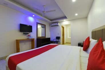 Capital O 16970 Hotel Mahal