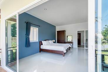 Отель Lay Back Villa