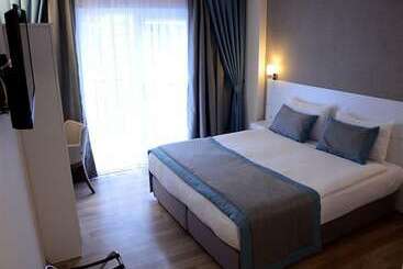 فندق Parion House