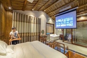 Riverside Boutique Inn