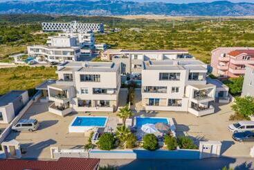 شقق خاصة سياحية Apartments & Rooms Danivan Pool Villas B