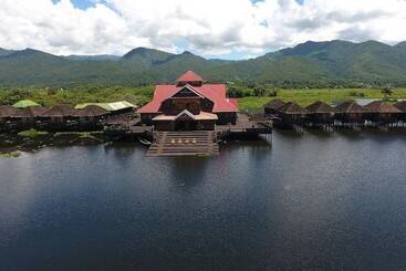 هتل Golden Island Cottages Thale U