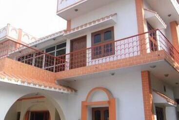 בית מלון כפרי Momotaro House