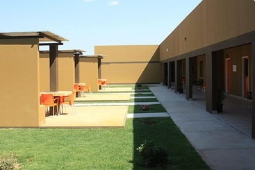 בית מלון כפרי Shikamasha Etosha Game Lodge