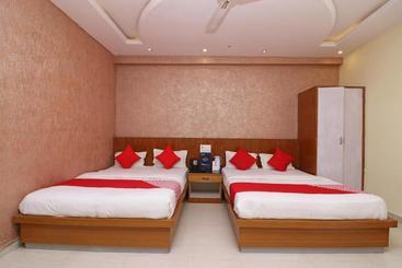 Oyo 16395 Hotel G K Palace