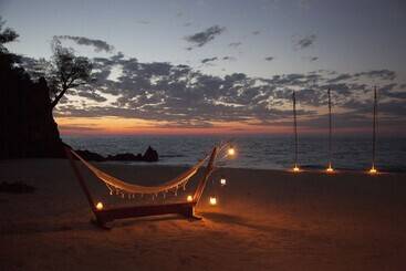 Отель Anjajavy Le Lodge   Relais&châteaux