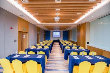 هتل Holiday Inn Express Yantai Fulai