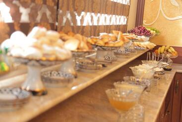 ホテル Turon Plaza