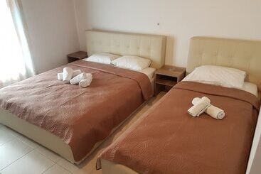 מלון דירות Pension Strawberry