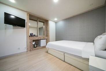 Yeosu Rainbow Self Check In Motel