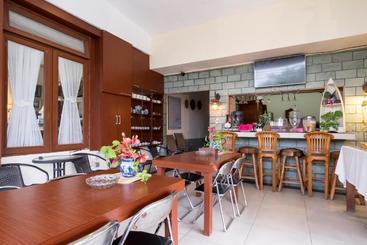 هتل Huber Apartment By Oyo Rooms