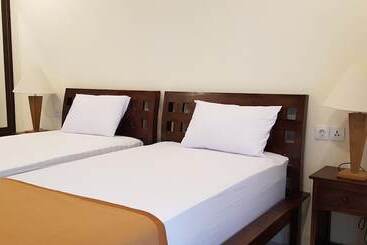 פנסיון Eddys Cottages & Villa