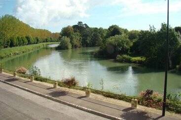 בית מלון כפרי A La Belle Dame