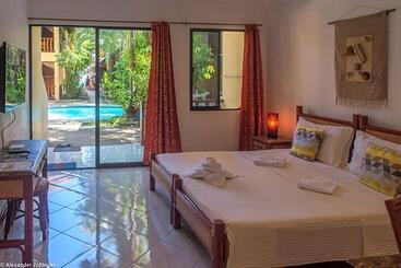 هتل Alona Vida Beach Resort