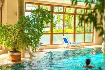 ホテル Dworek Morski Spa & Wellness