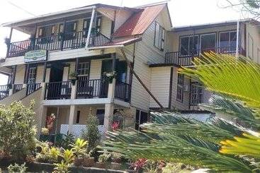 簡易ホテル Posada Nativa Miss Trinie