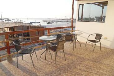 Hostel Yakumama Paracas