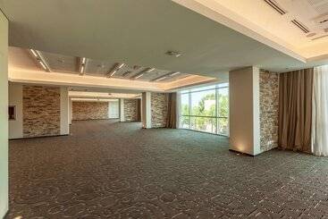 هتل Hilton Garden Inn Neuquen