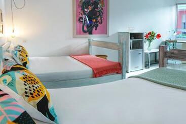 Отель La Brisa Loca Hostel