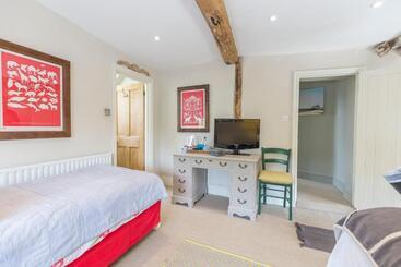 住宿加早餐  Church End Cottage