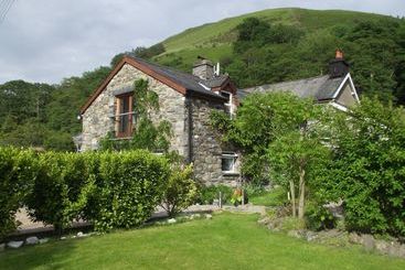 Bed and Breakfast Dolffanog Fach