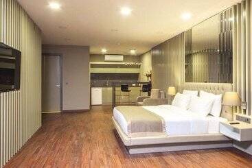 Отель The City Suites