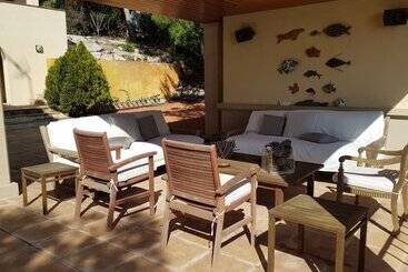 تختخواب و صبحانه Villa Tamarit Guest House