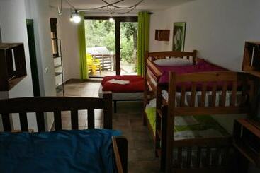 בית מלון כפרי Cabañas Bungalow Albergue Camping Valle Do Seo