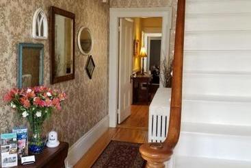 Benjamin F. Packard House Bed And Breakfast