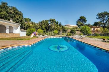 Жильё для туристов Vivalidays Villa Genis Barcelona