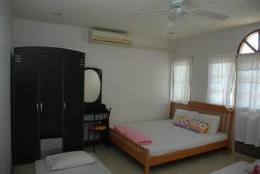 شقق خاصة سياحية Baan Khun Nong