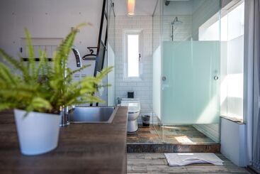 تختخواب و صبحانه Color Coral Boutique