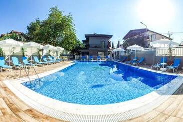 בית מלון כפרי Gocek Centre