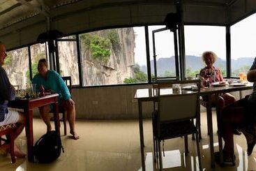 هتل Limestone View Homestay