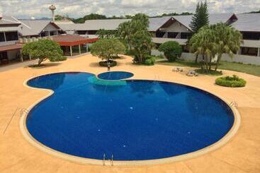 ホテル The Impress Nan