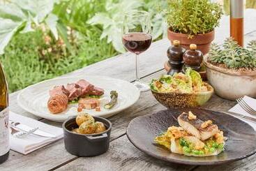 호텔 Tudor Farmhouse