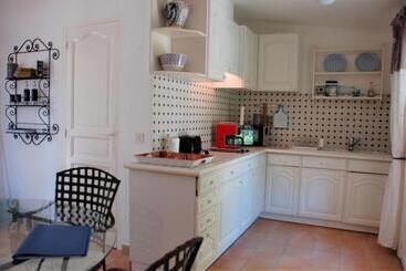 Пансион Gites La Tulisse à Vaison La Romaine