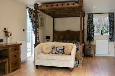 The Lodge Bed And Breakfast