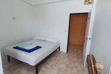 ユースホステル 8 Homestel