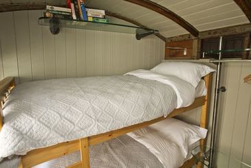 Helmsley Garden Cottage & Railway Carriage