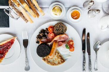 بنسيون Alltavona Guest House