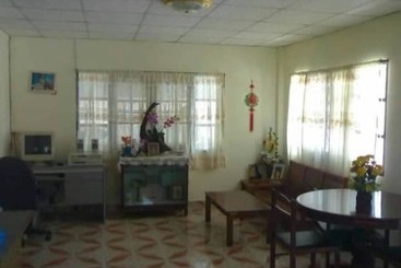 بنسيون Sunflower Guest House Lopburi