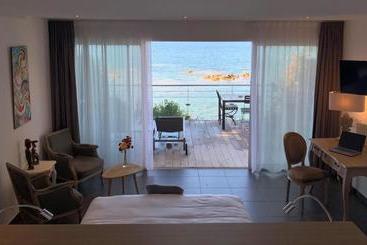 تختخواب و صبحانه Cala Verghia