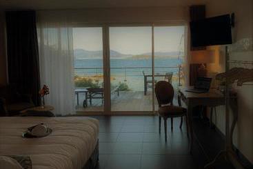 تختخواب و صبحانه Cala Verghia