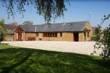 مبيت وإفطار Hillside Holiday Cottages