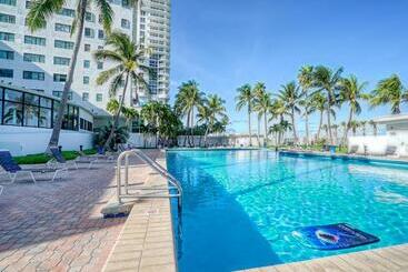 Deluxe Studios And Apartments At The Casablanca