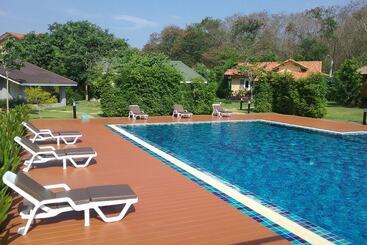 בית מלון כפרי Palazzo Pavone Gallery & Resort