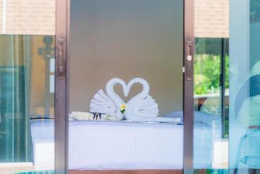 هتل The Retreat Khaolak Resort   Sha Extra Plus