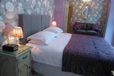Oaklands Bed & Breakfast B&b