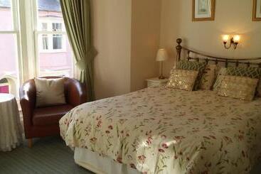 Myrtle House Hotel Tenby